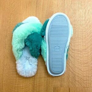 COPY - Target Cat & Jack faux fur fluffy slippers sz 4-5